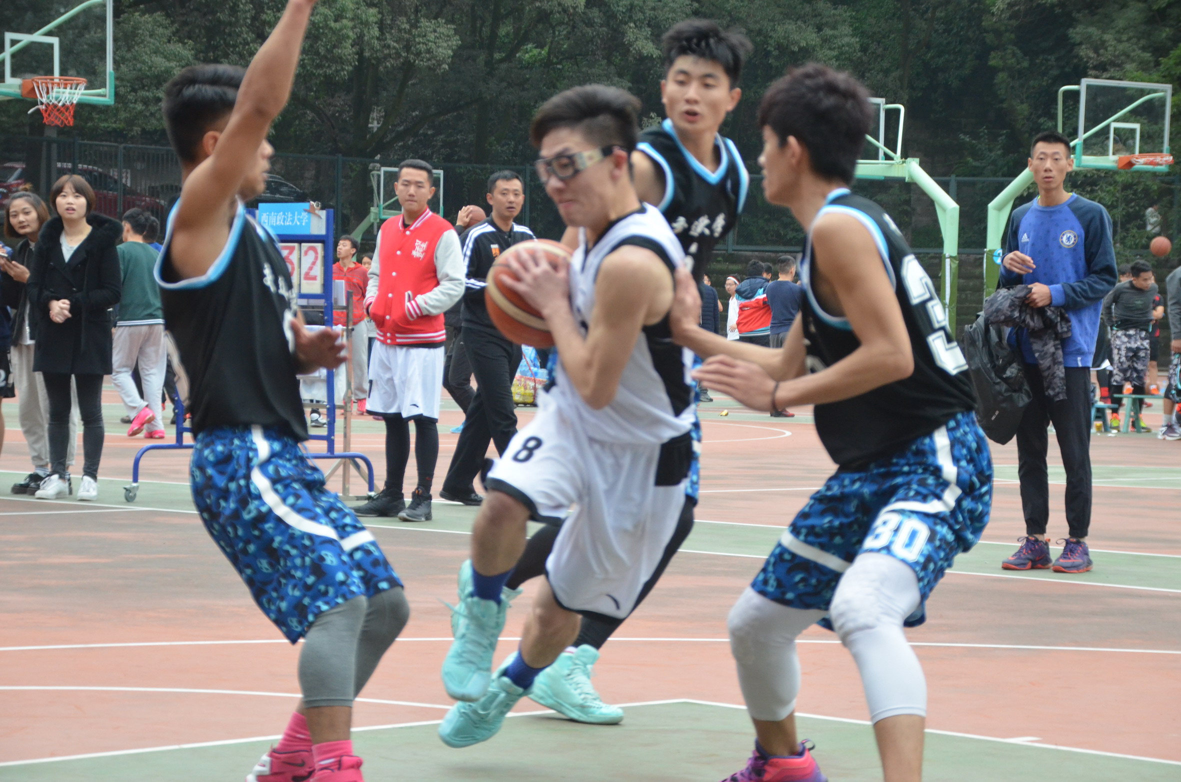 重庆市第五届"红丝带杯"大学生(甲丙组)篮球比赛简报