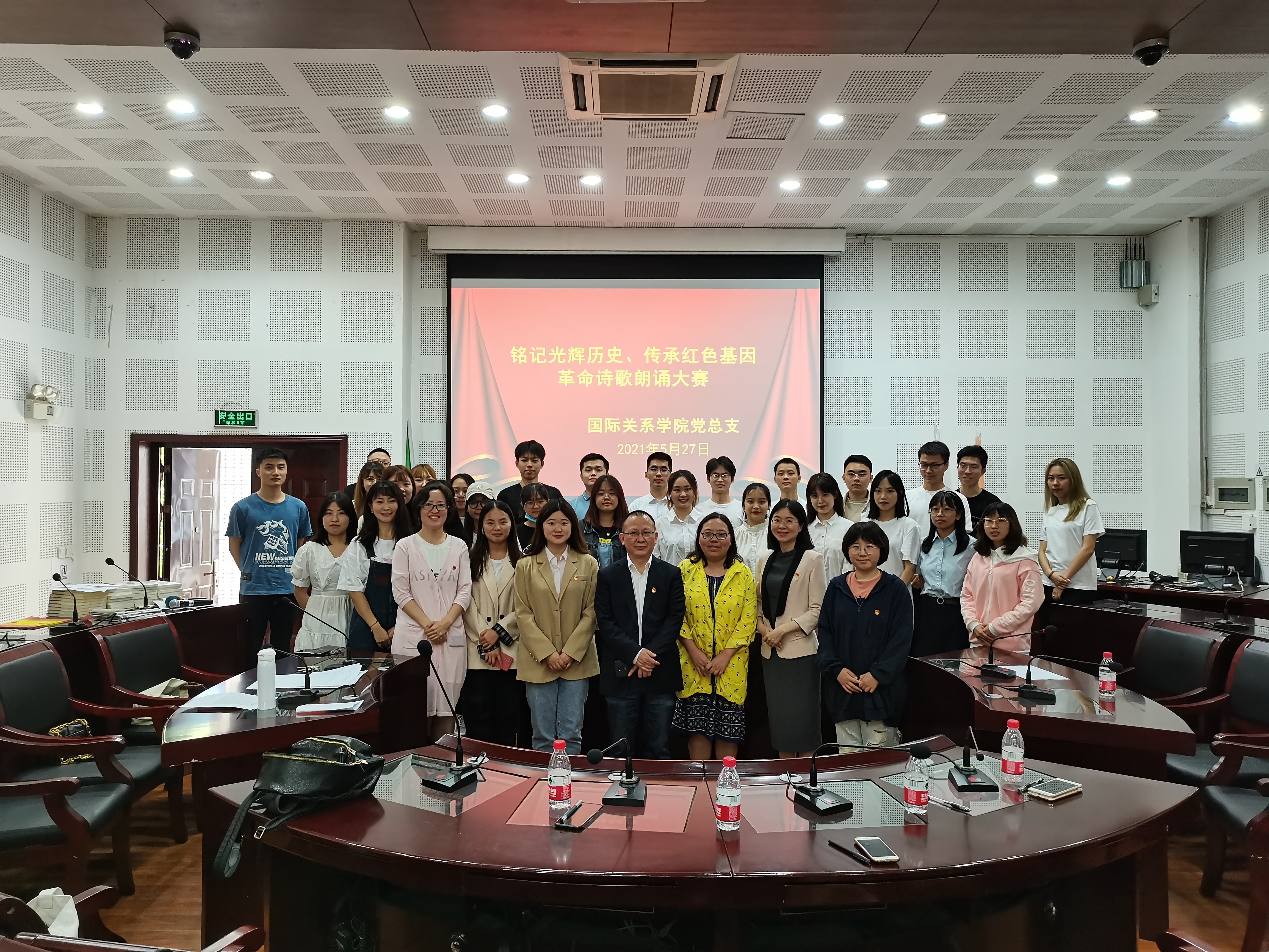 首页 学习动态 正文任旭,贺铭钰,刘青三位同学获得一等奖,第四组